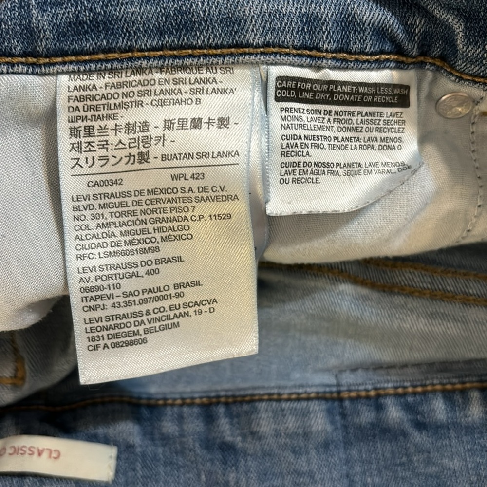Levi’s - Picture 6 of 8